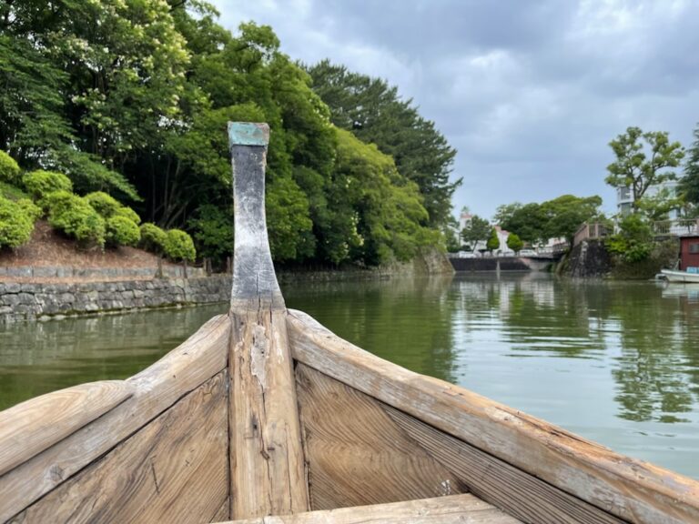 櫓で舟を漕ぐ | ステンレス製遊具の藤永製作所株式会社